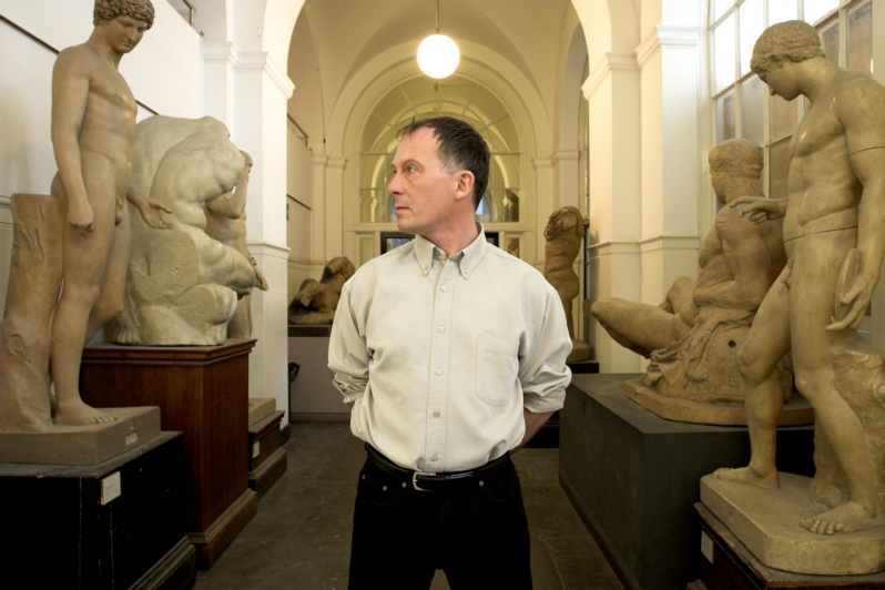 colour photo of alan dedman in the corridor of the royal academy schools
life drawing day

